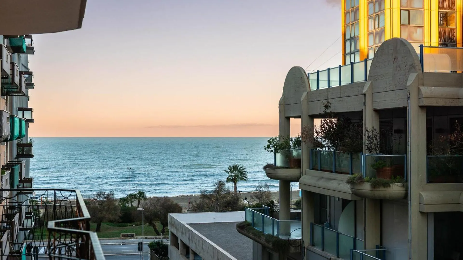 Casa Dei Visionari - Mare Apartment Bari