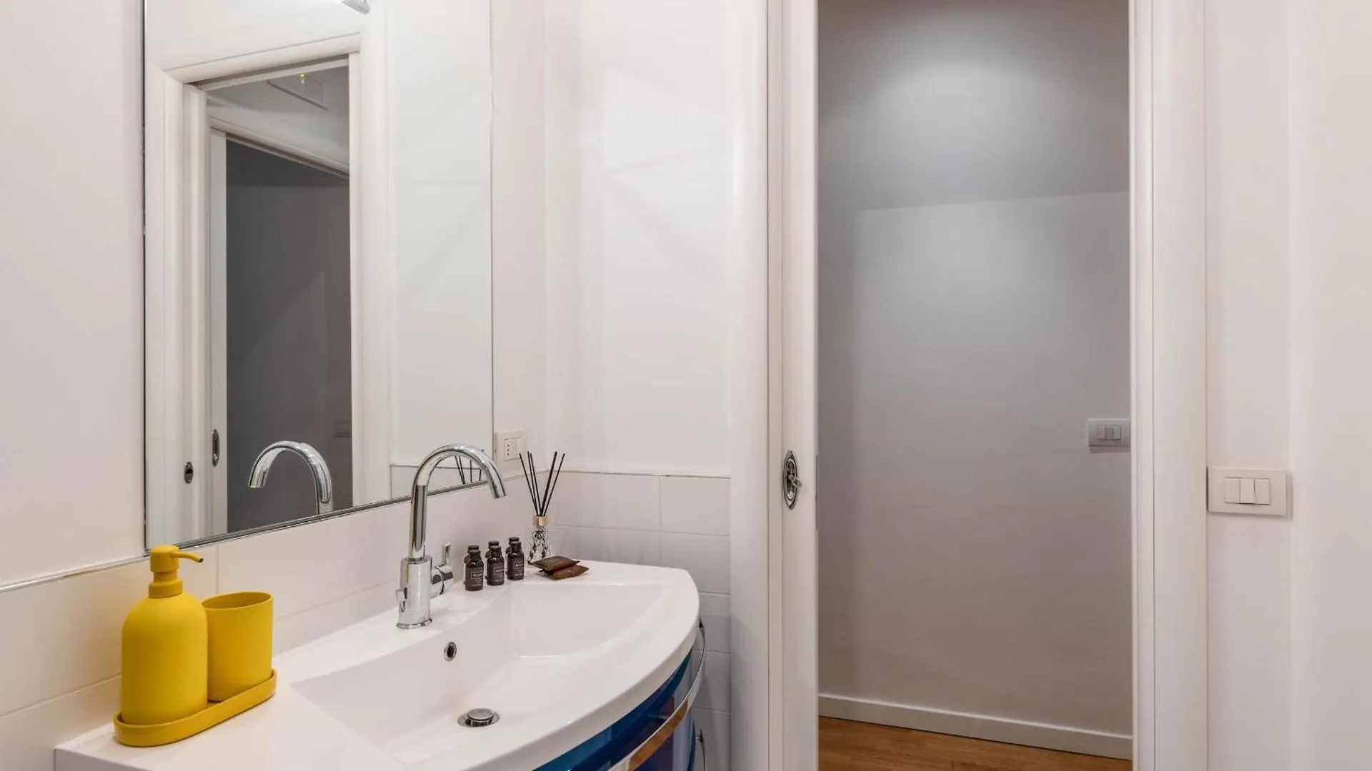 Casa Dei Visionari - Mare Apartment Bari Italy